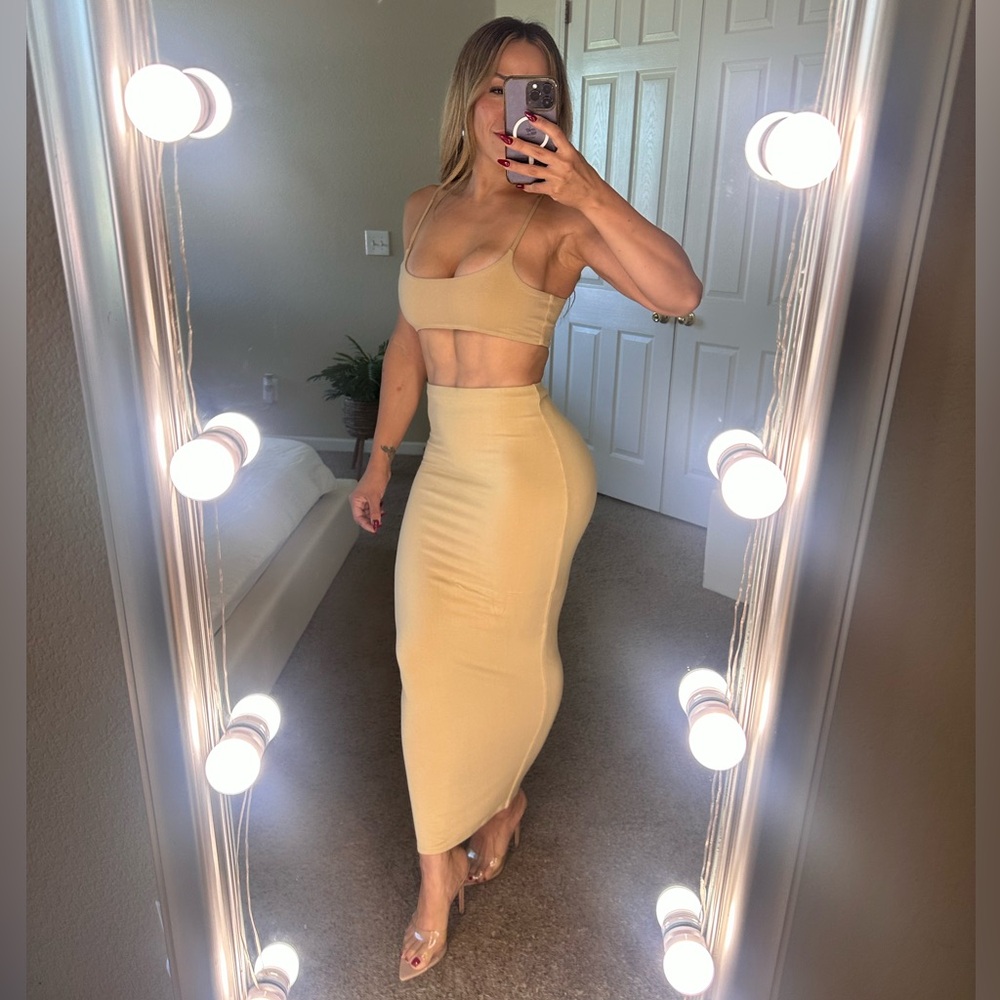 2 PIECE SKIRT SET.